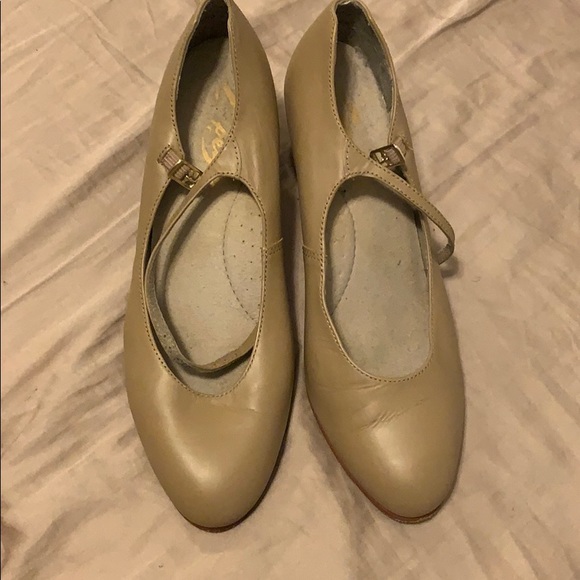 Dance shoes - Picture 1 of 2